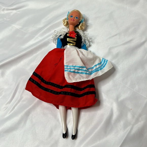International Barbie vintage set of four dolls - Picture 6 of 9